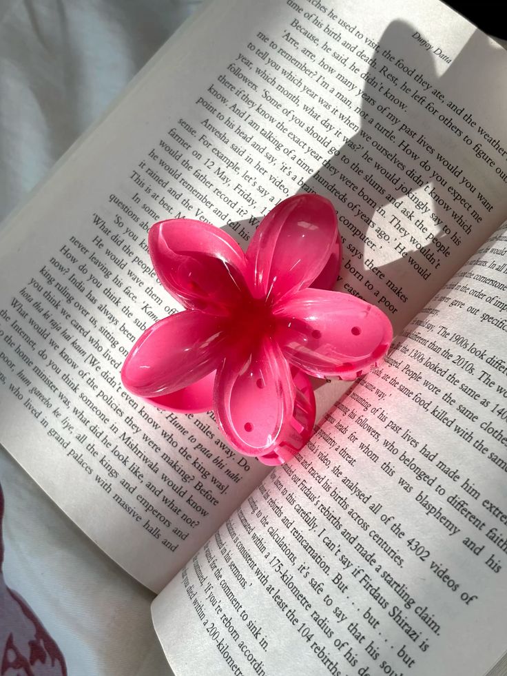 Serraw Pink Hawaiian Flower Hair Clip - Vibrant Floral Style