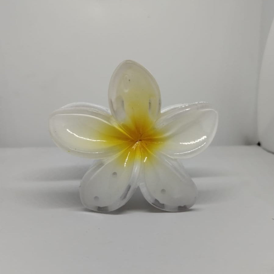 Serraw White flower clip large