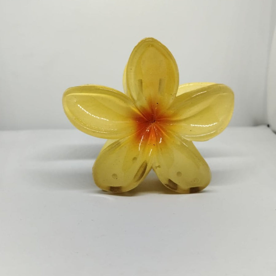 serraw yellow Flower hair clip shaped like a five-petal flower with gradient orange center